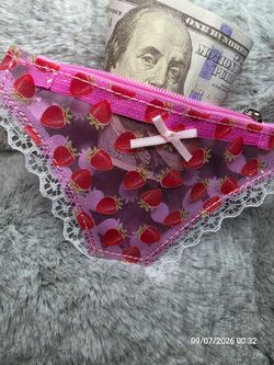 Change holder, cute lingerie for change 😍
