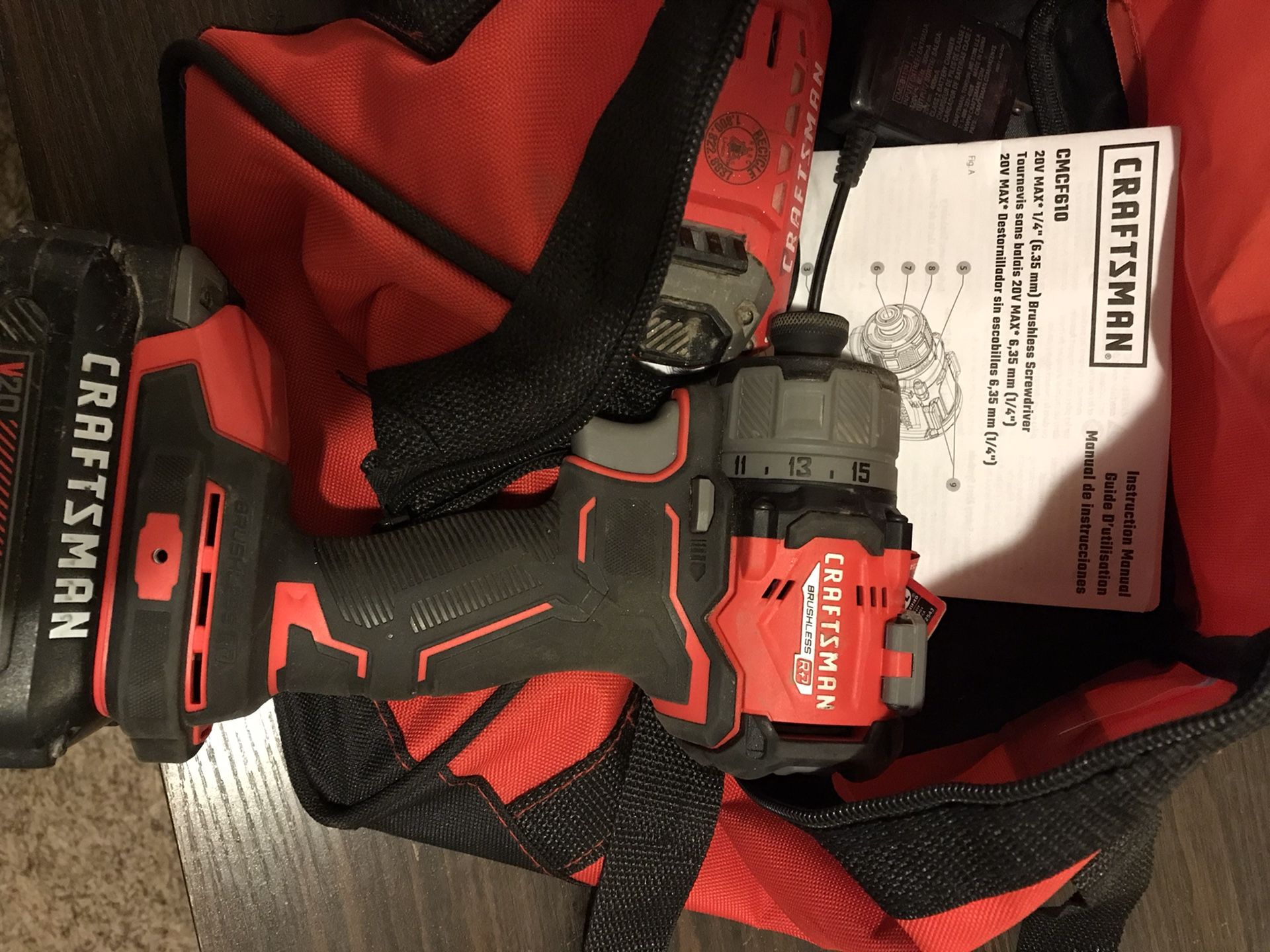 Brand new craftsman 20 V brushless impact charger two batteries Sauzal