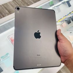 iPad Pro 11 Inch 1st Gen 64gb *HAS DEAD PIXELS*