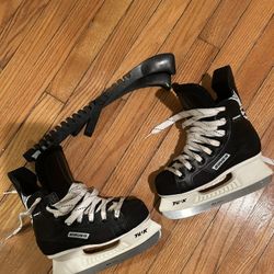 BAUER IMPACT kids Hockey Skates W/bladeguards. LIKE NEW! 