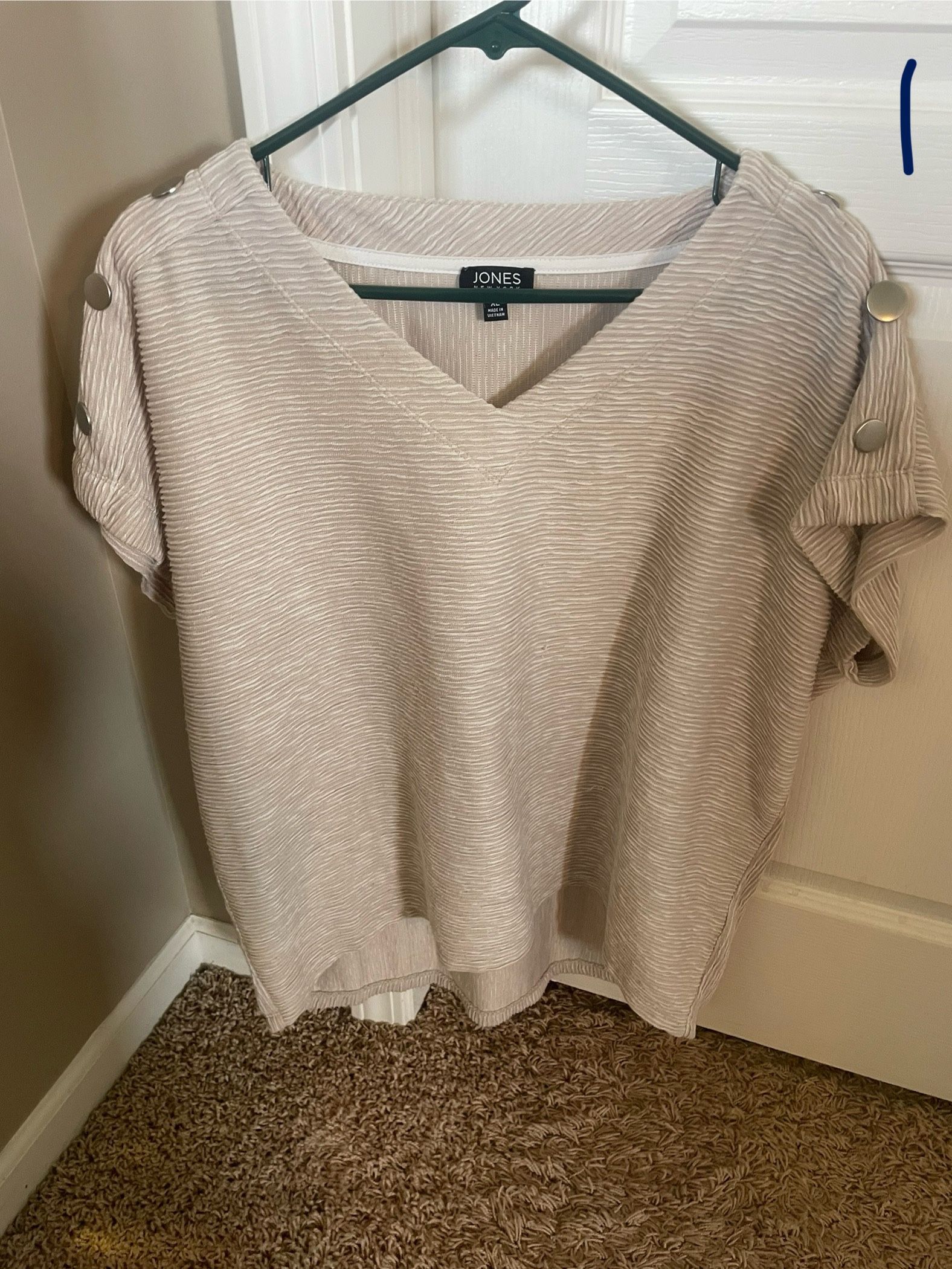 Women’s Short Sleeve Tops/Blouses-Size XL