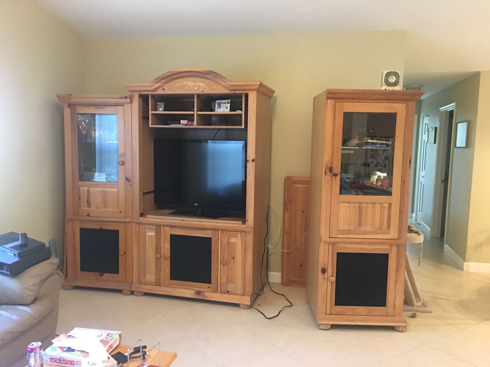 Entertainment Center - Free come pick up