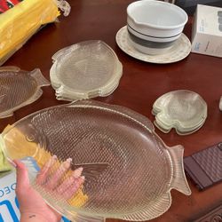 9 Piece Glass Fish Plate Set