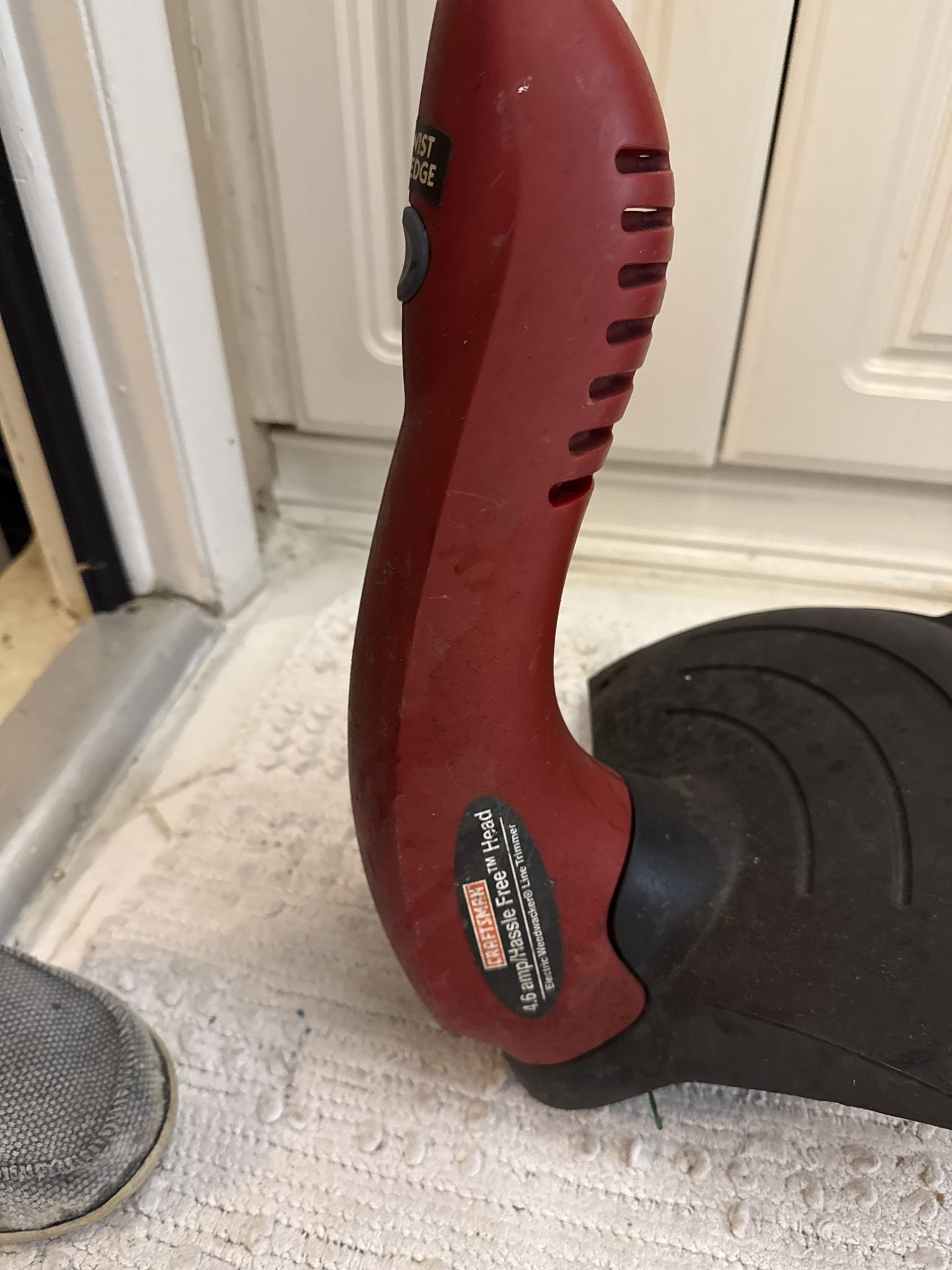 ⸻ Title: Craftsman Electric Weed Eater / String Trimmer – 4.5 Amp Price: $30 (OBO) Condition: Used – Good working condition Description: Craftsma