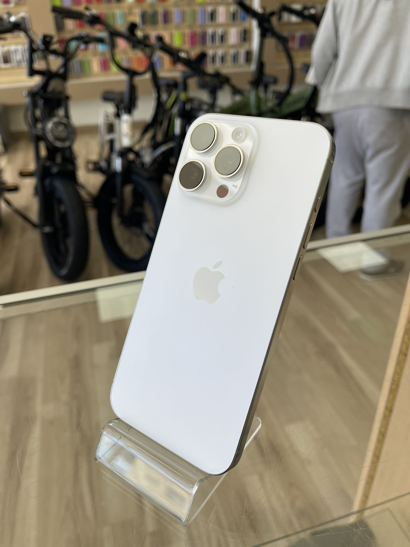 iPhone 16 Pro Max White 256GB For Financing! Fully Unlocked! Take It Out Air $0 To $100 No Credit Required To Finance