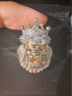 10k Lion Ring w/ Natural Diamond