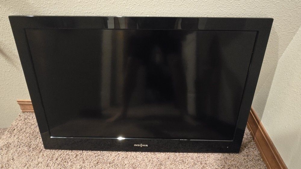 Insignia 32" LCD TV Television - Working Condition!!