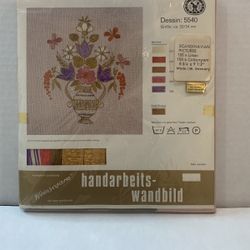 Scandinavian Linen Embroidery Kit - Vintage Floral Design, 8 3/4 x 9 1/2 Inches