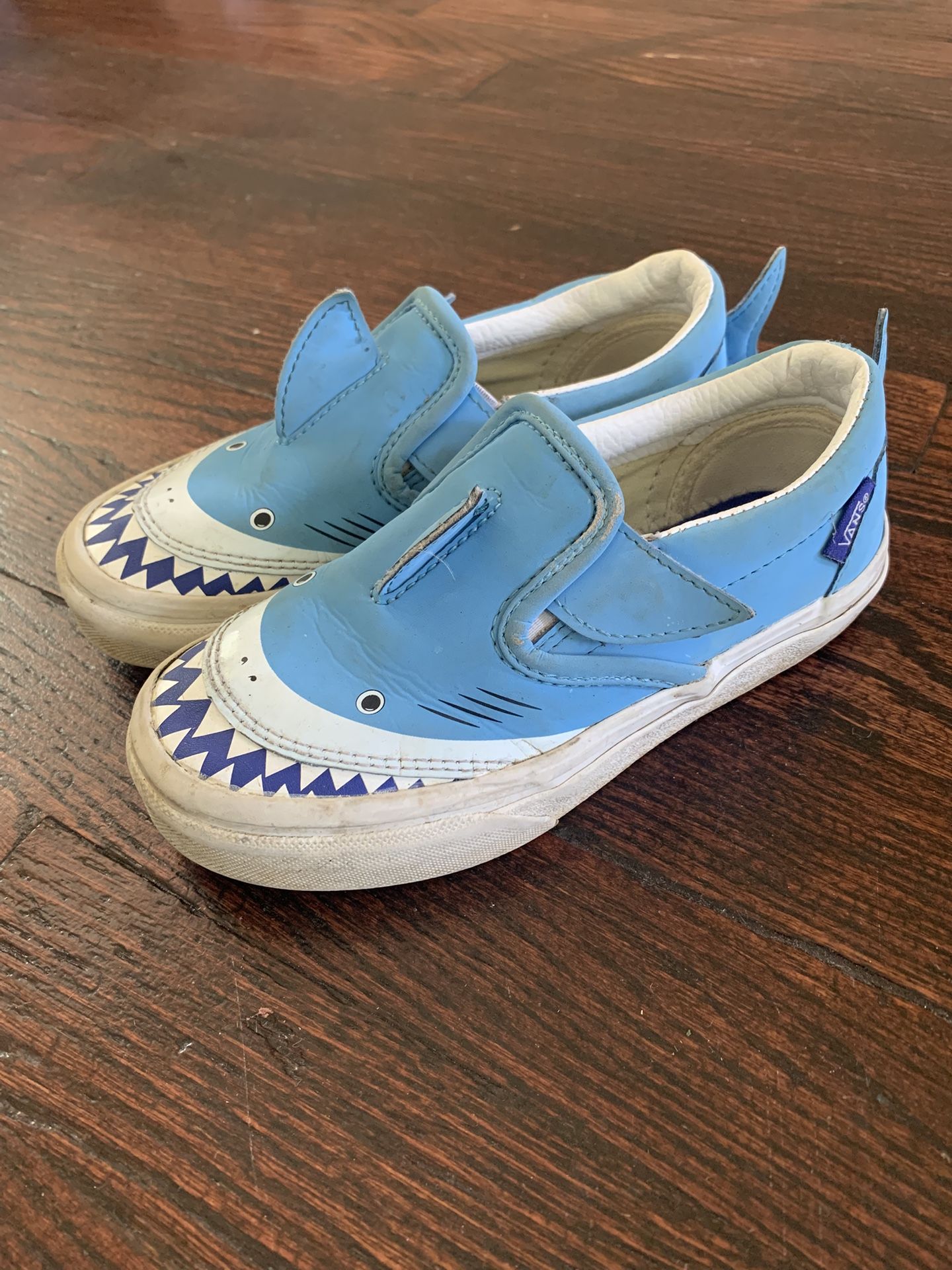Vans Kids Clasic Slip-O Blue Featured Shark Unike Design Very Detailed