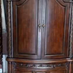 Beautiful King Bedroom Set By Ashley Northshore 