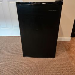 Mini fridge