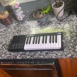For Sale: Alesis V25 MIDI Controller – Used – Includes All Wires 	•	Reliable and compact 25-key MIDI controller 	•	Comes with original USB cable and a