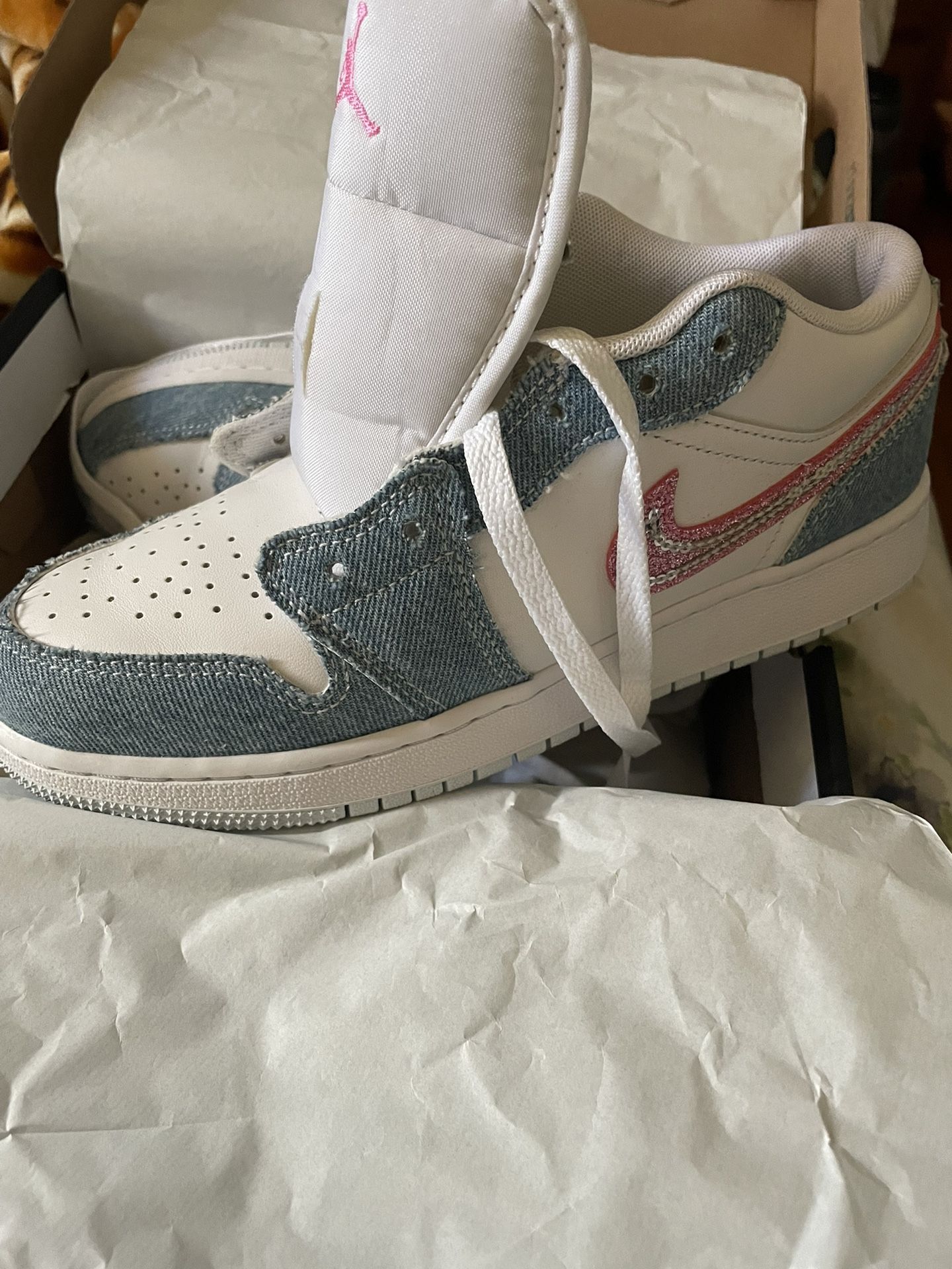 Girls Air Jordan 1 Low 5.5 Y