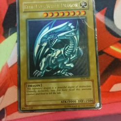 Blue Eyes White Dragon Damaged Yugioh Ultra Rare Unlimited