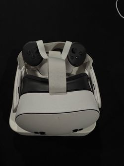 Meta Quest 3 VR Headset with Controllers
