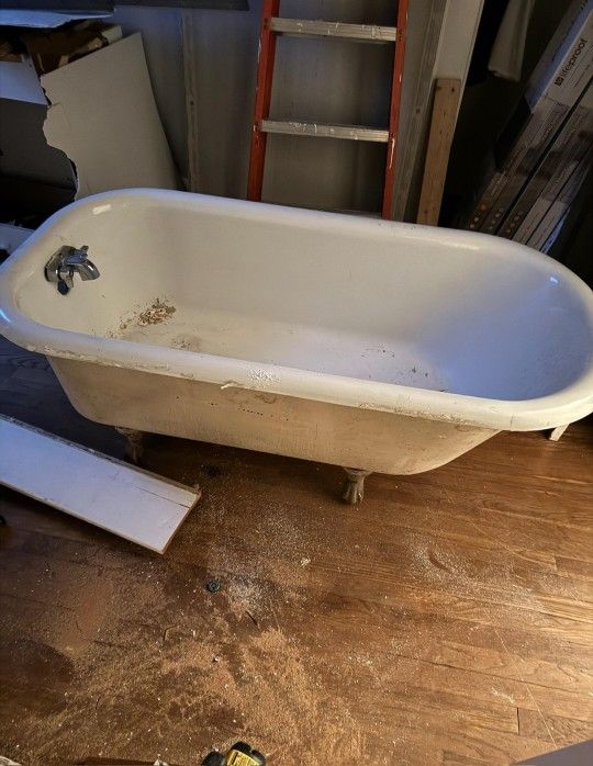 Clawfoot Tub
