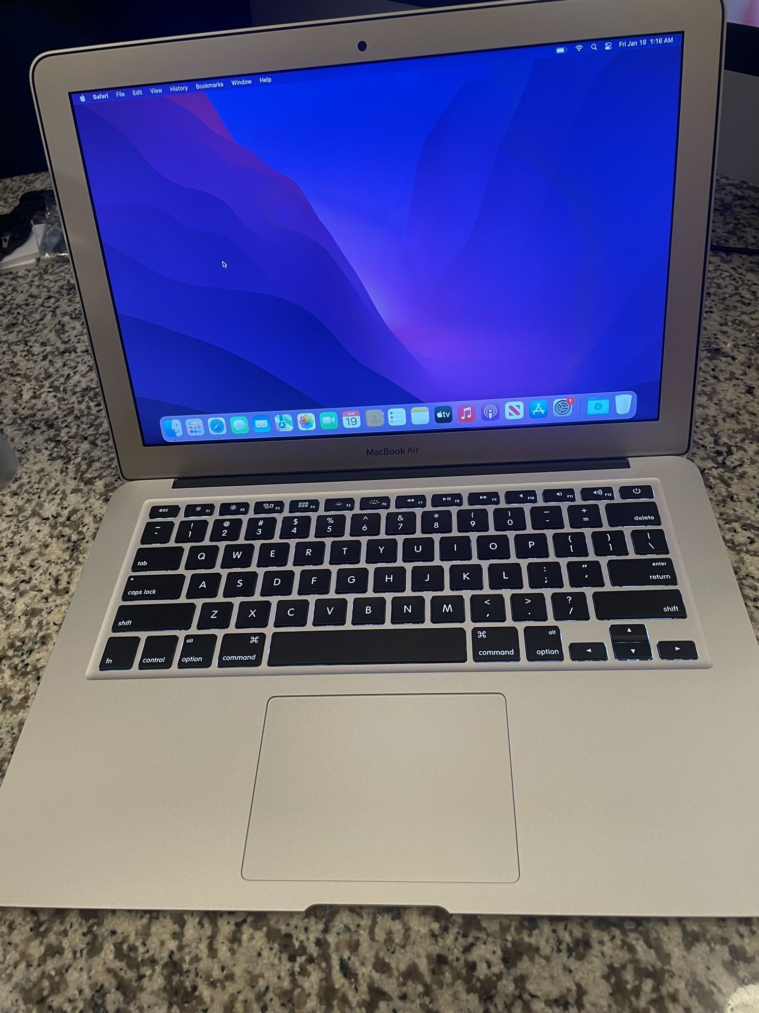 Apple 2015 MacBook Air 13-inch 8gb Ram 256gsd. Monterey macOS. Works Great. Very Good Condition   Comes with charger 