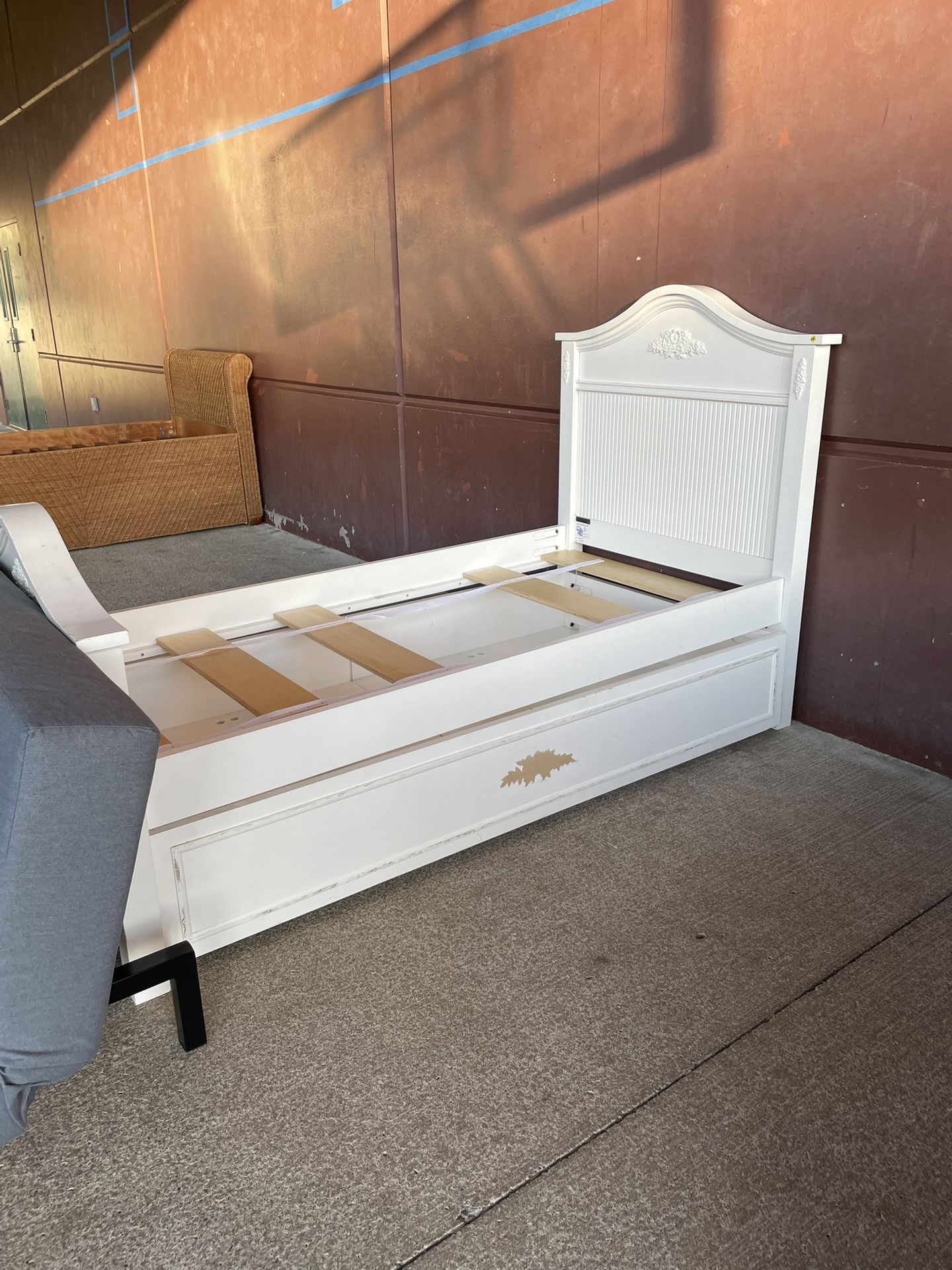 Twin Bed With Trundle