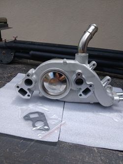Water pump pully housing and assembly chevy silverado, Tahoe, yukon, Cadillac,  suburban,  1500 4.8 liter V8 engine