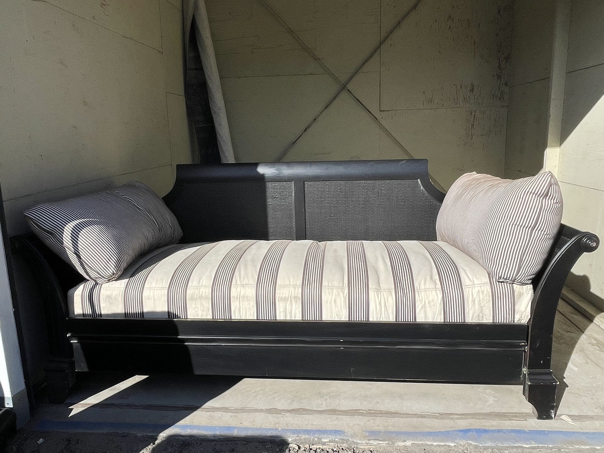 Black Sleigh Daybed