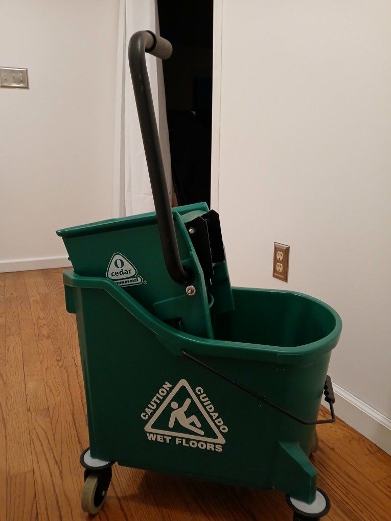 O Cedar commercial mop bucket/wringer