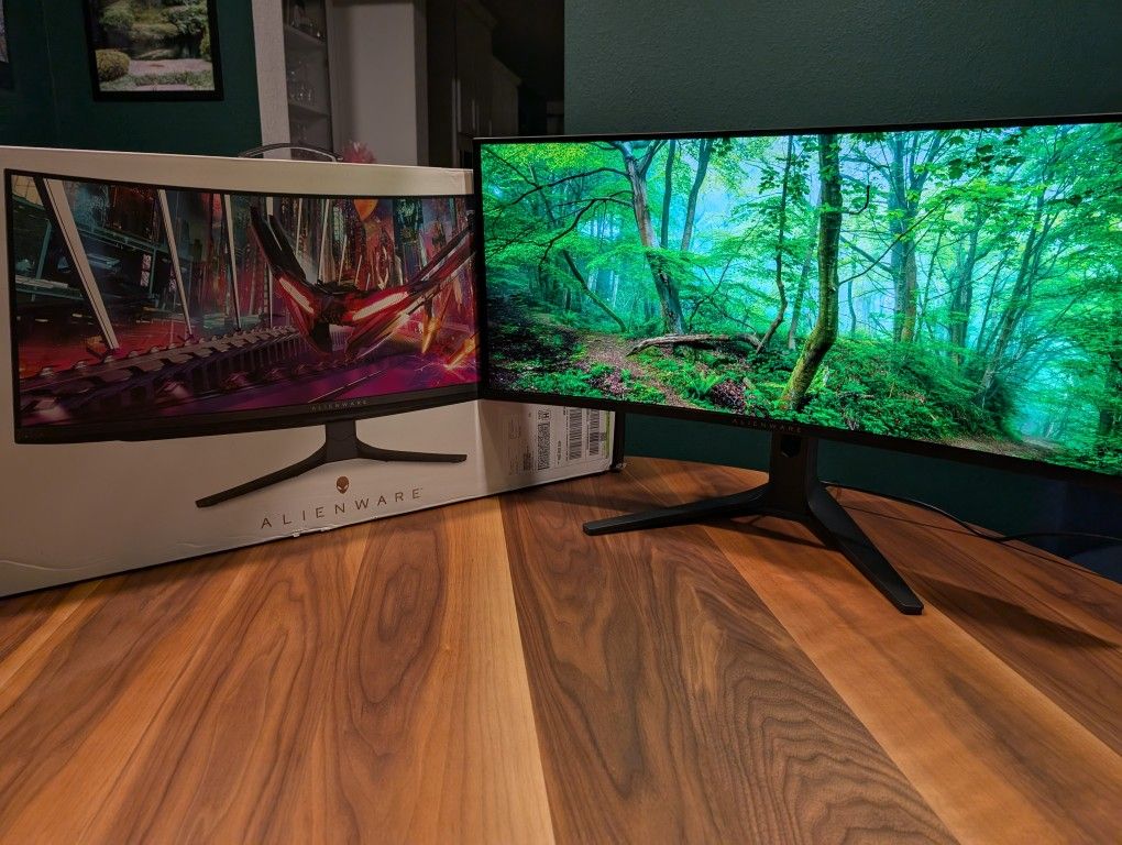Alienware QD-OLED 34" Ultra Wide 1440p 165Hz Curved Gaming Monitor - excellent condition