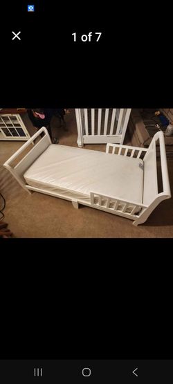 White wood toddler bed
