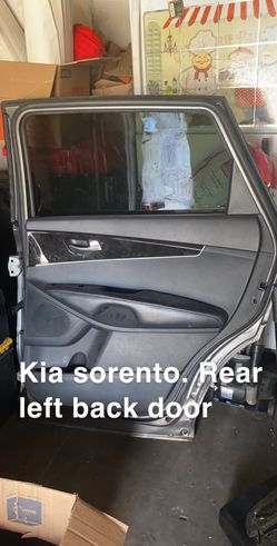 Kia sorento door