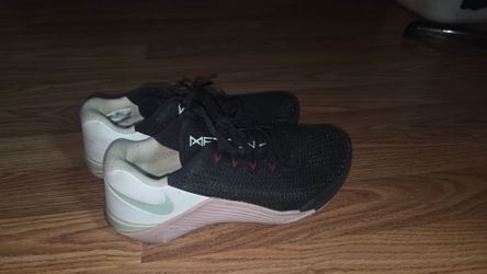 Size 8 nike