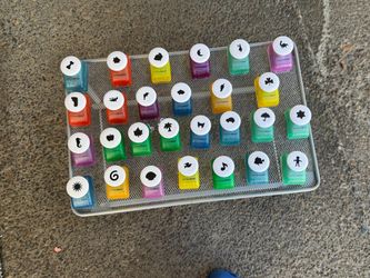 27 Paper punch with chapes