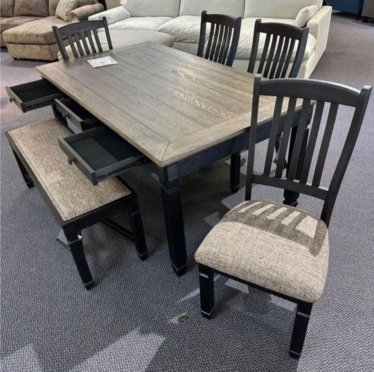 AP🎉Dining Table and 4 Chairs and Bench, Ashley// Fast Delivery - Financing