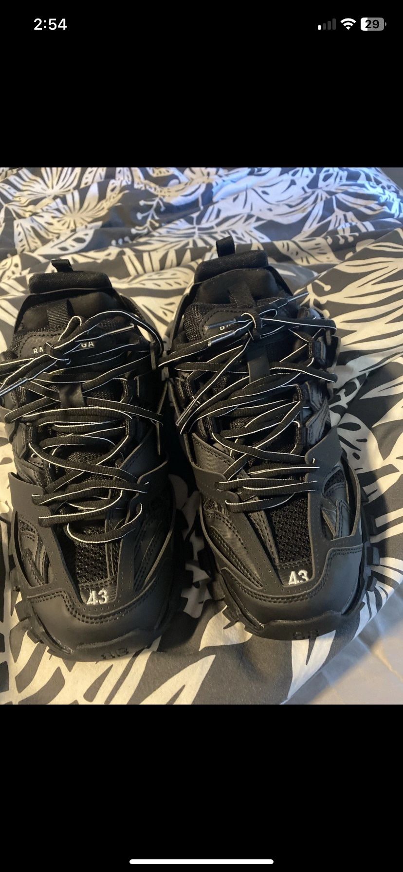 Balenciaga triple black runners