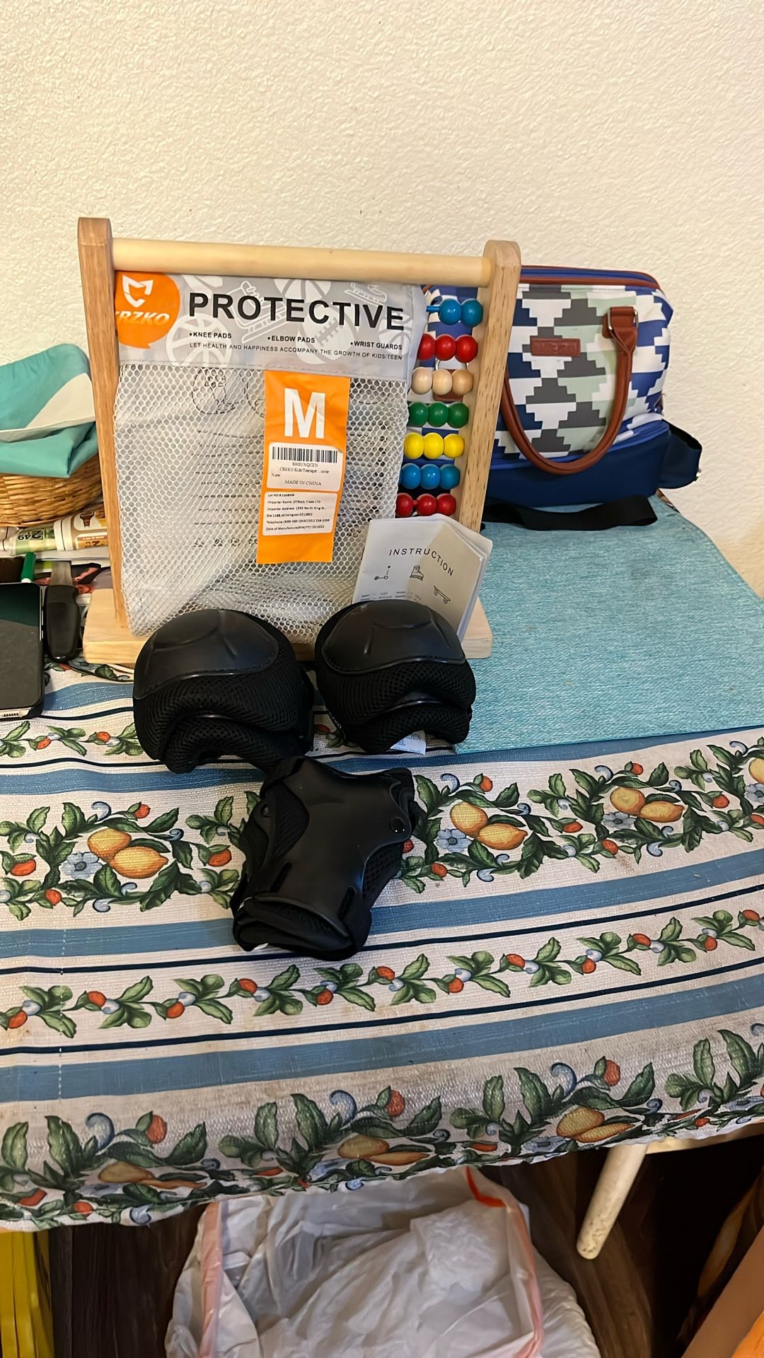 CRZKO Kids/ Teenager . ( KNEE PADS, ELBOW PADS & WRIST GUARDS . New