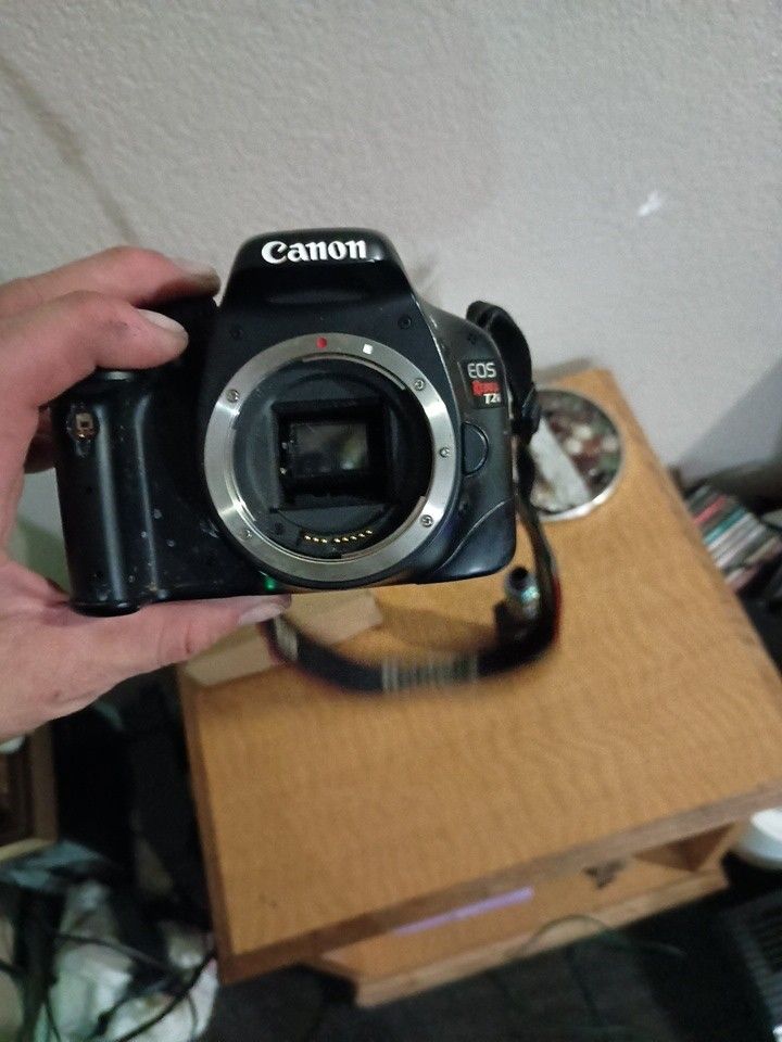 Canon EOS Rebel T2 ~DSLR~ Digital Camera ~ Body Only ~ Fair Condition 