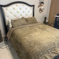 Queen Size Bed Frame – Elegant Tufted Headboard