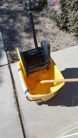 MOP BUCKET 
