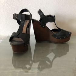 Steve Madden Wedges Black Leather /brown Wood Color On Shoe Worn 4 Times In Great Condition Size 7.5 Call Or Text {contact info removed}