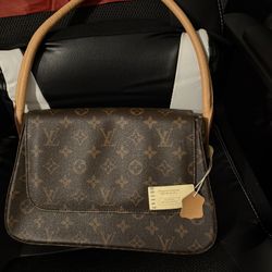 Louis Vuitton looping leather handbag make offer