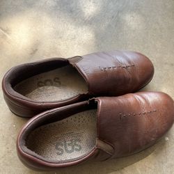 Women’s Leather Slip On Size 8 M