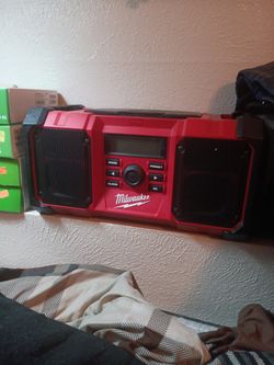 Milwaukee Radio M18