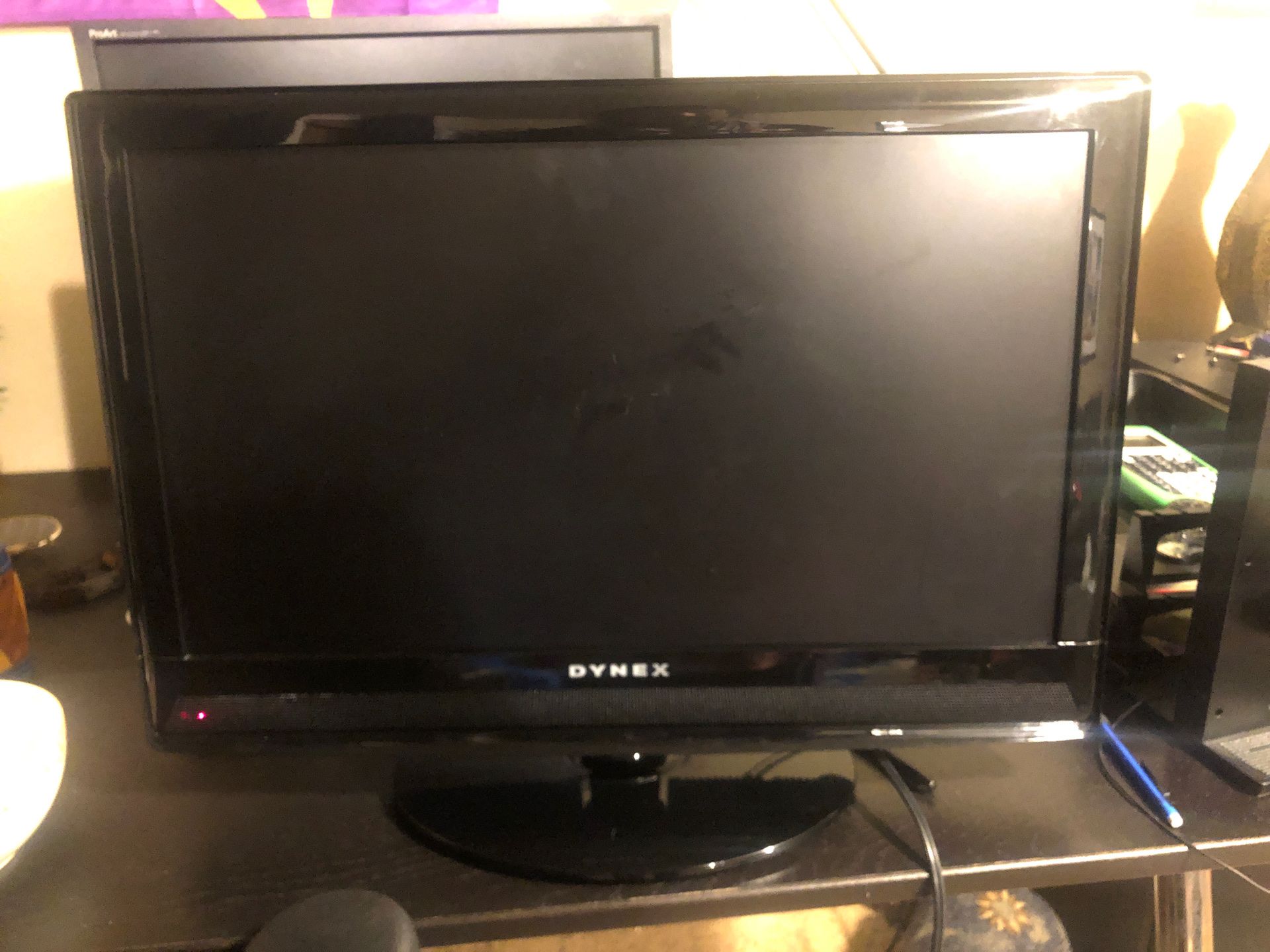 Beautiful color Dynex 27 inches tv in excellent condition