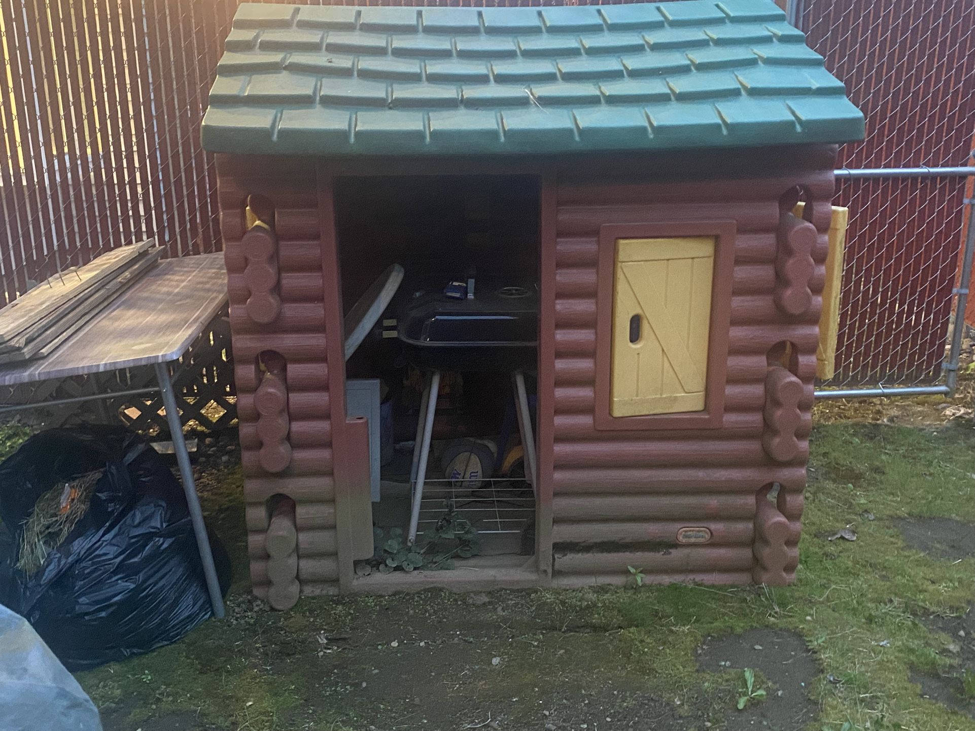 Little tykes Cabin.
