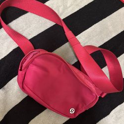 Lululemon Every belt Bag