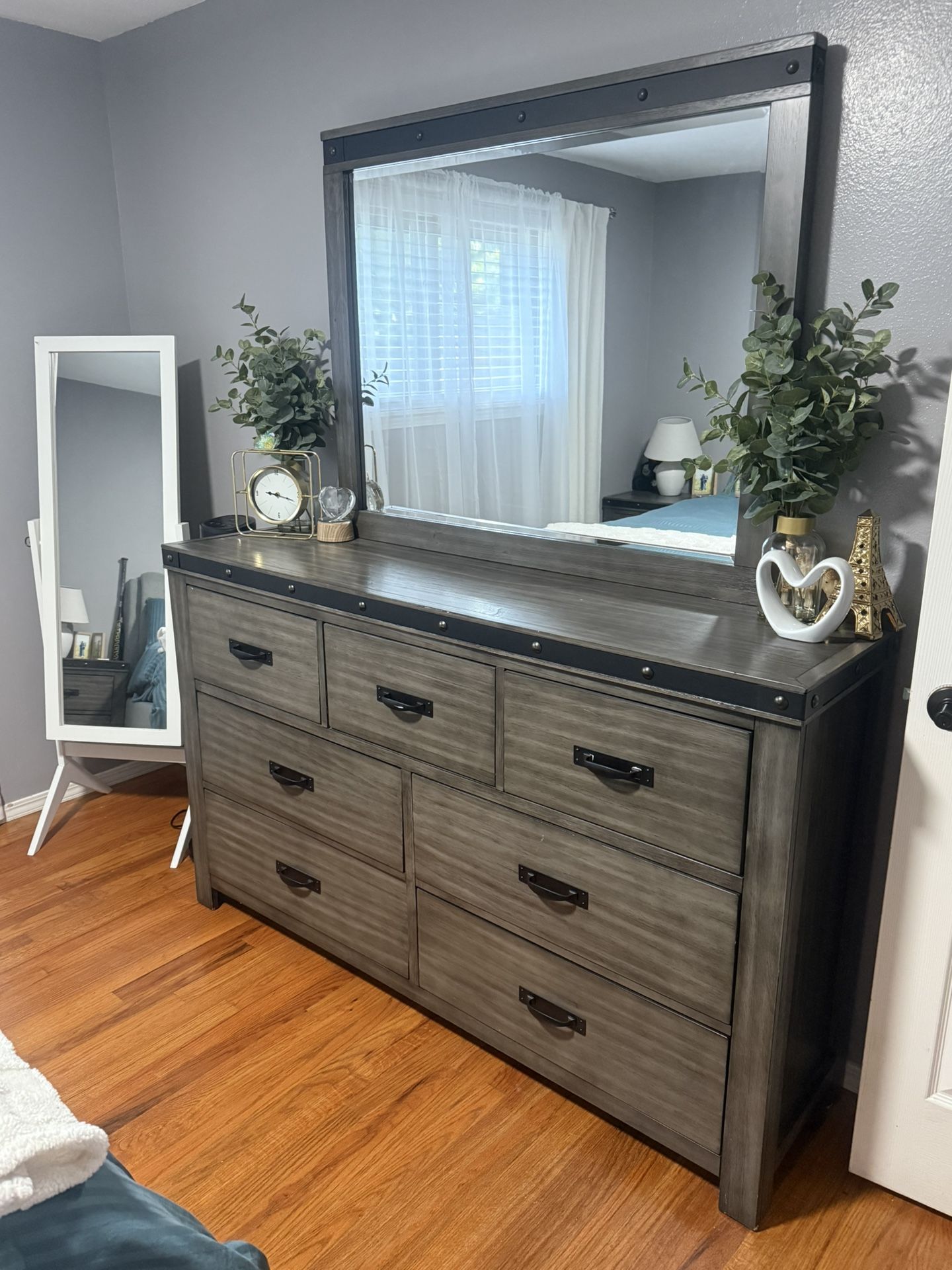 Dresser with mirror
