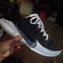 Nike Tennis Shoes