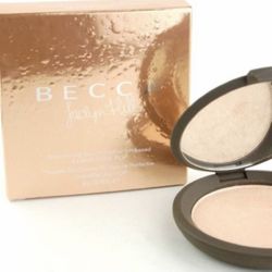 NIB Becca // Jaclyn Hill Champagne Pop Highlighter