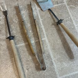 Used Outdoor Grilling Utensil Set/ 5.00 