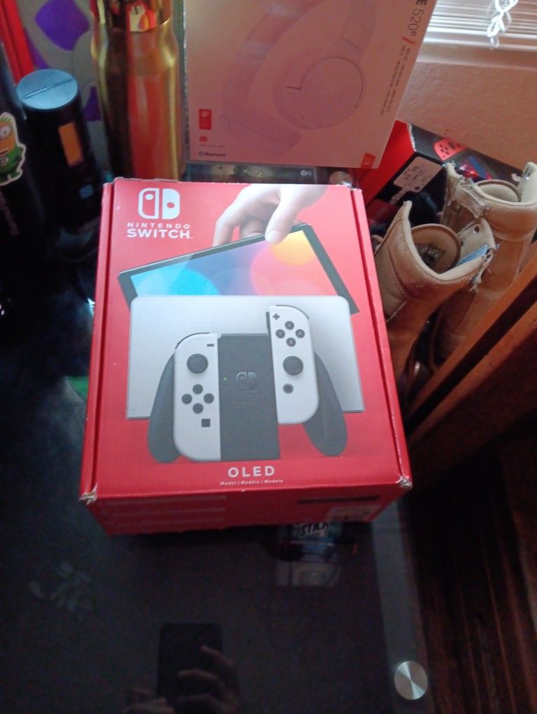 Nintendo Switch OLED Mode With Joy-Cons Exra Pair And 4 Games Cash ONLY And Pick Up ONLY