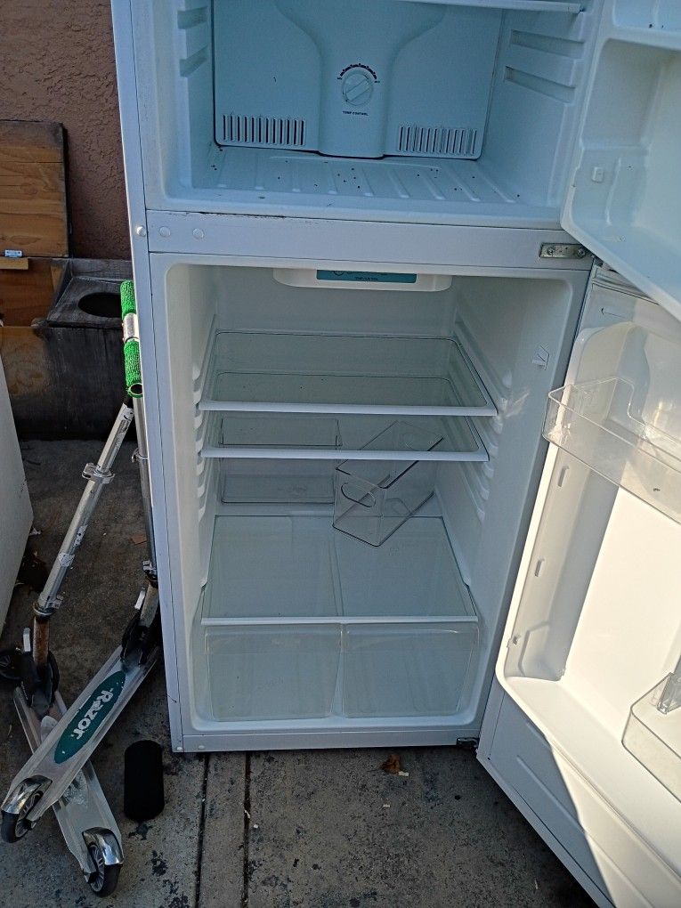 Magic Chef Fridge