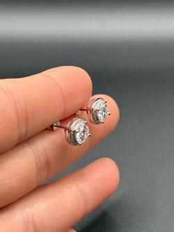 VVS1 1CT Moissanite Stud Earrings